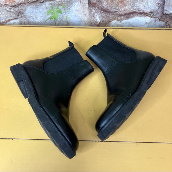 STUART WEITZMAN Black Leather Chelsea Boots, 6B - Picture 8 of 13